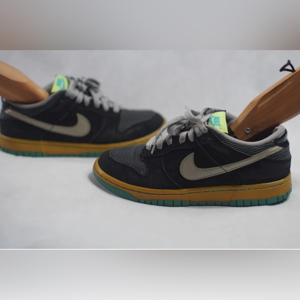 Nike GS Dunk Low Kids Size 5y 310569-023 Black Yellow Skateboarding